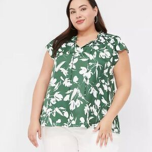 Lane Bryant Green and White Floral Print Cap Flutter-Sleeve Top Shirt Size 26/28